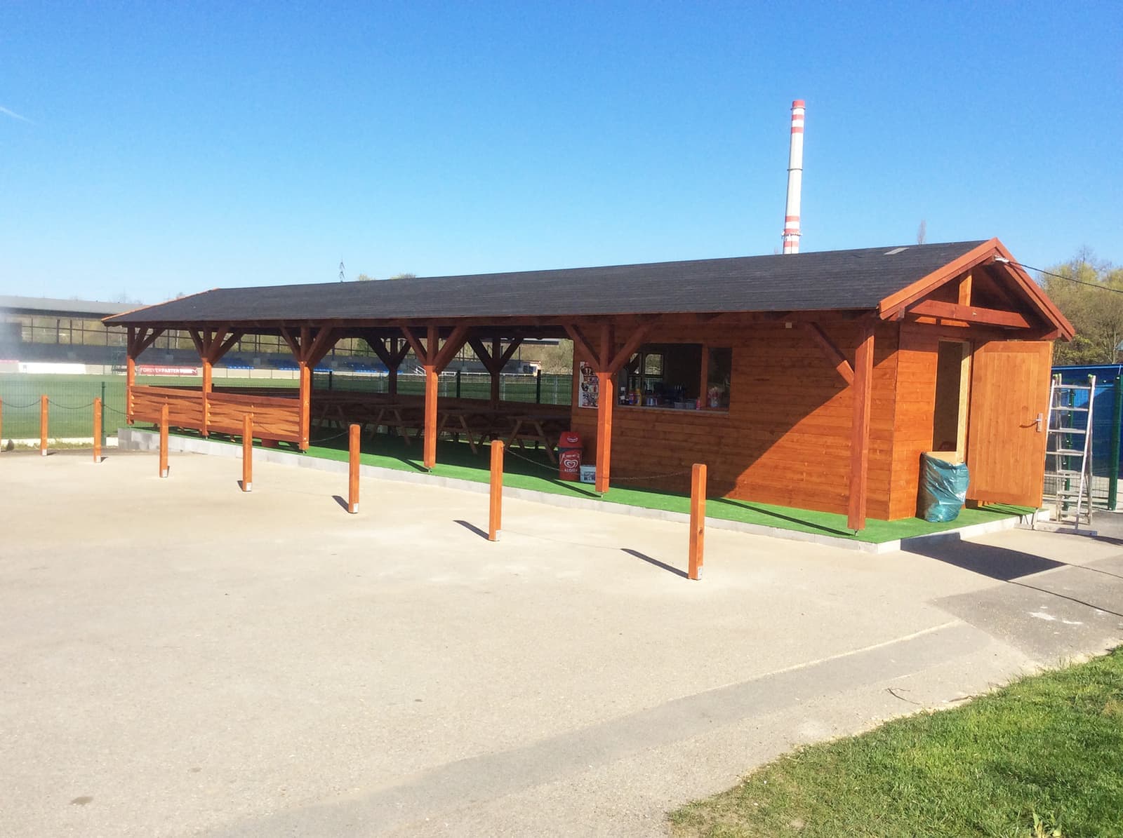 Zastřešená tribuna